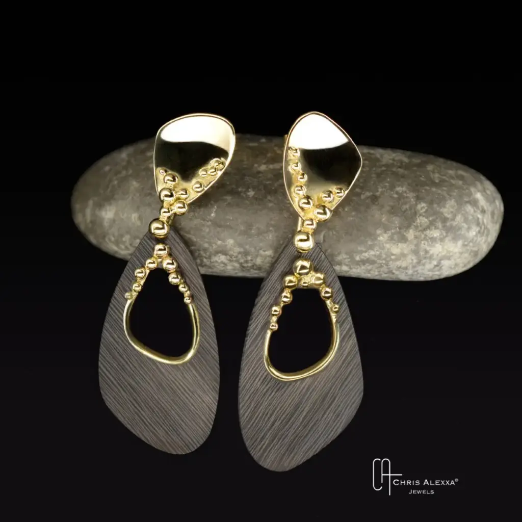 Boucles d'oreilles carbone et or perlé