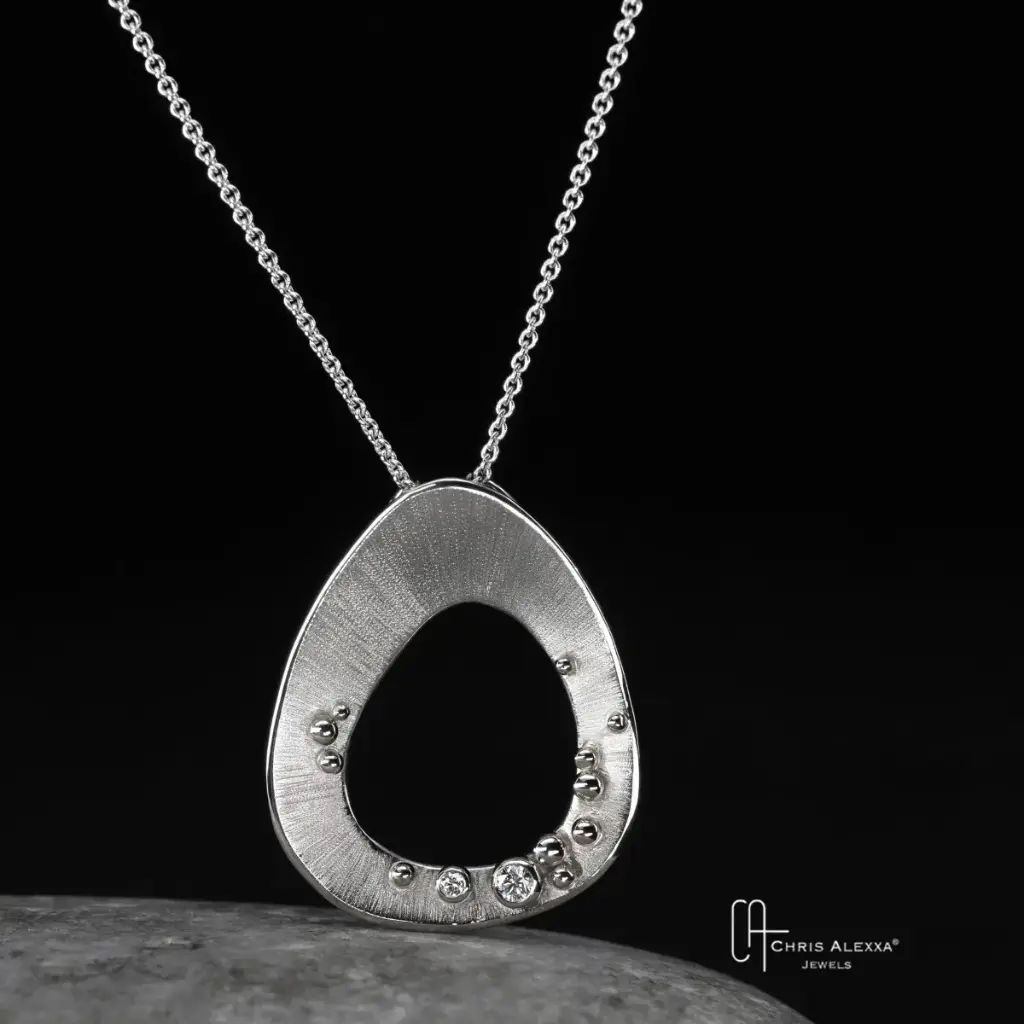 Pendentif corolle or blanc diamants