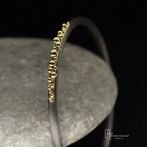 [C11.3CGD-1] Bracelet carbone et or perlé